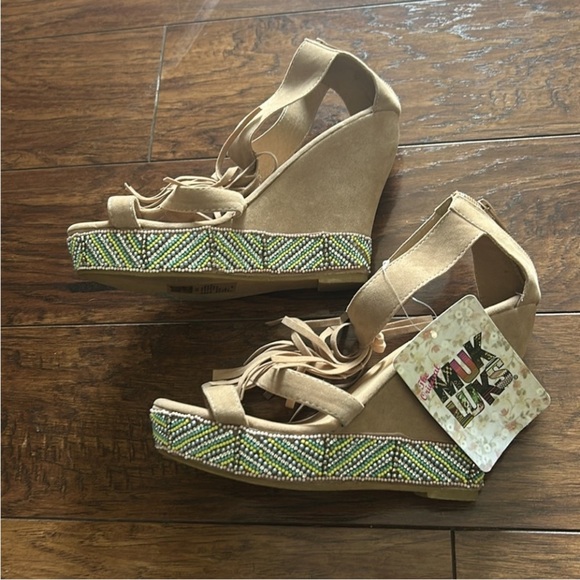 MUK LUKS
Women's Ciara Beaded Wedge Sandal NWT - Picture 5 of 8